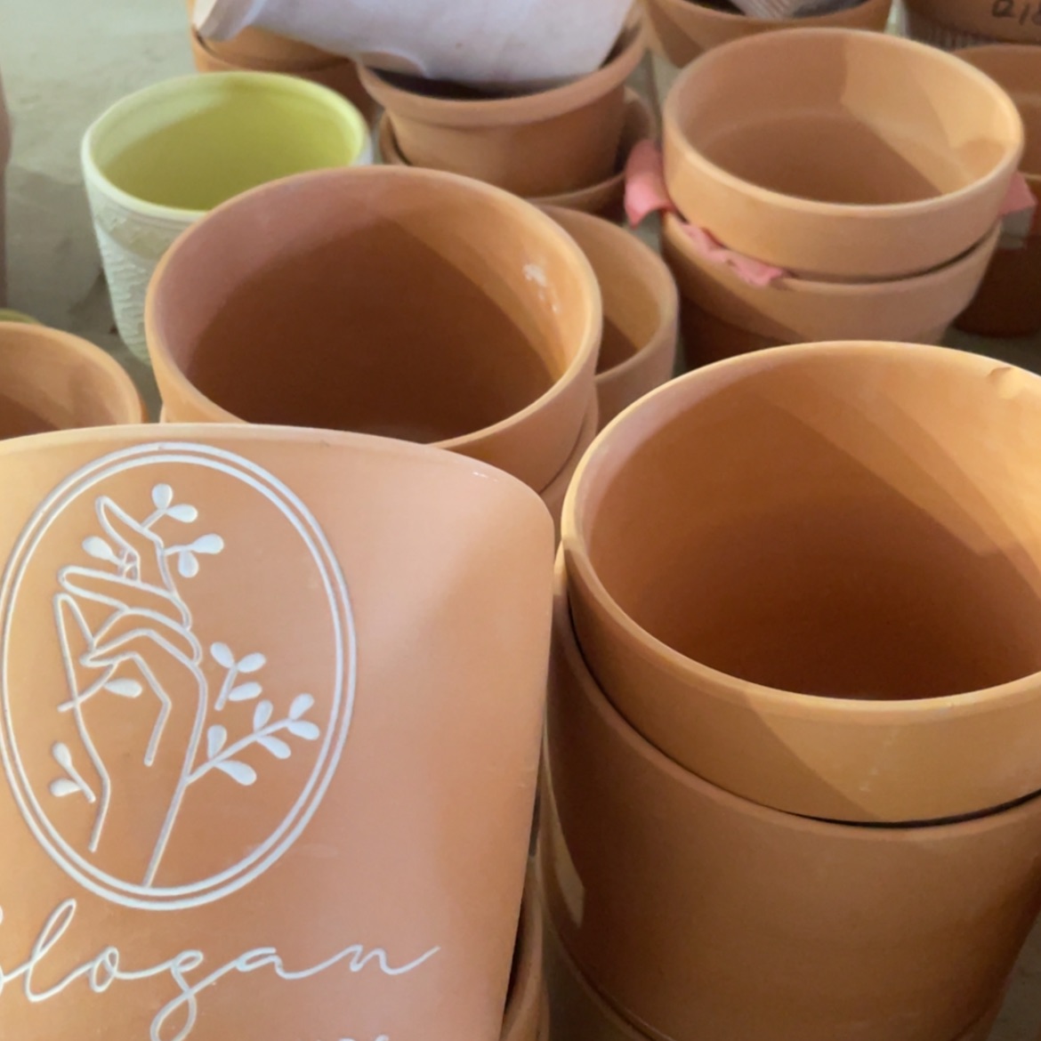 【闪购商品】红陶手捧橄榄16-13