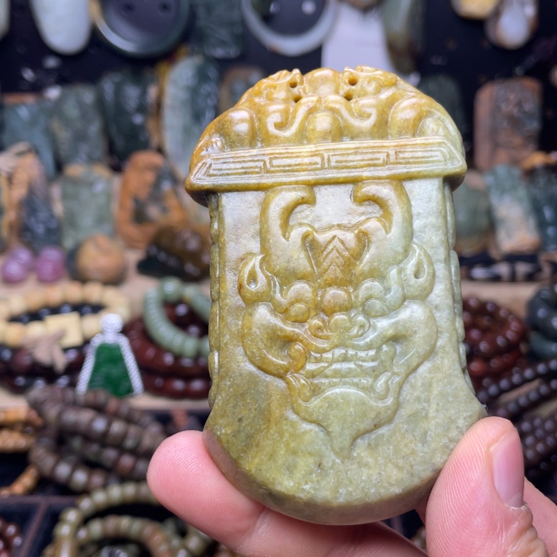 岫岩老玉（透闪石质玉）未镶嵌颈饰