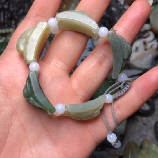 和田玉未镶嵌把件