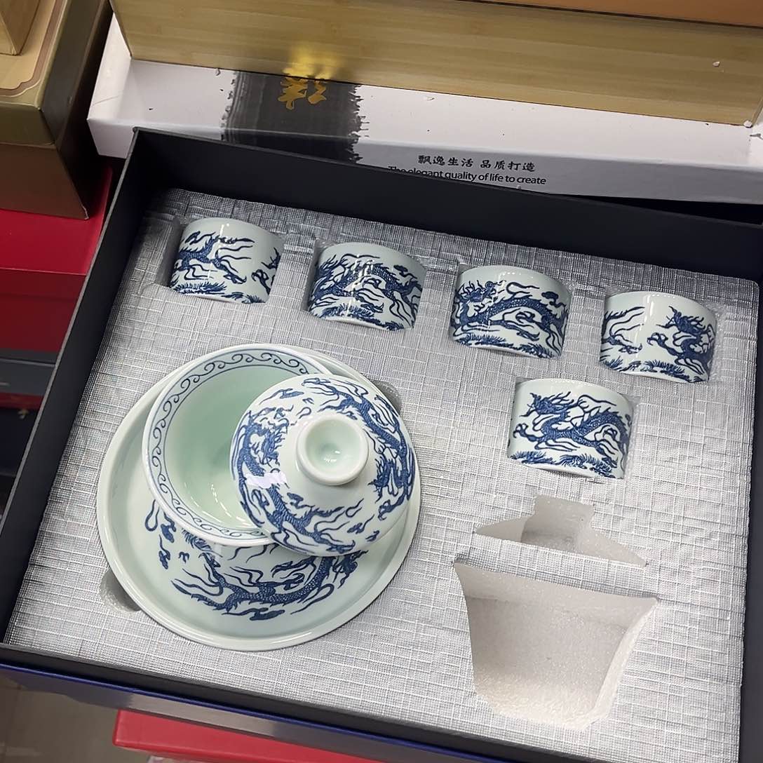 孤品茶具套装等。           