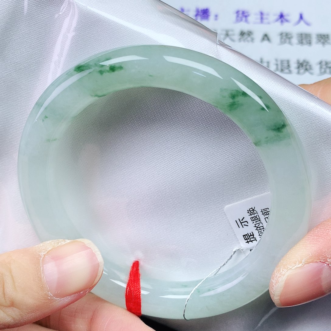翡翠手镯未镶嵌54圈