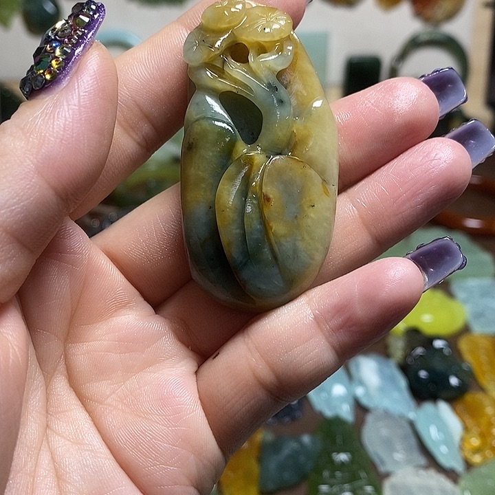 蛇纹石玉吊坠未镶嵌