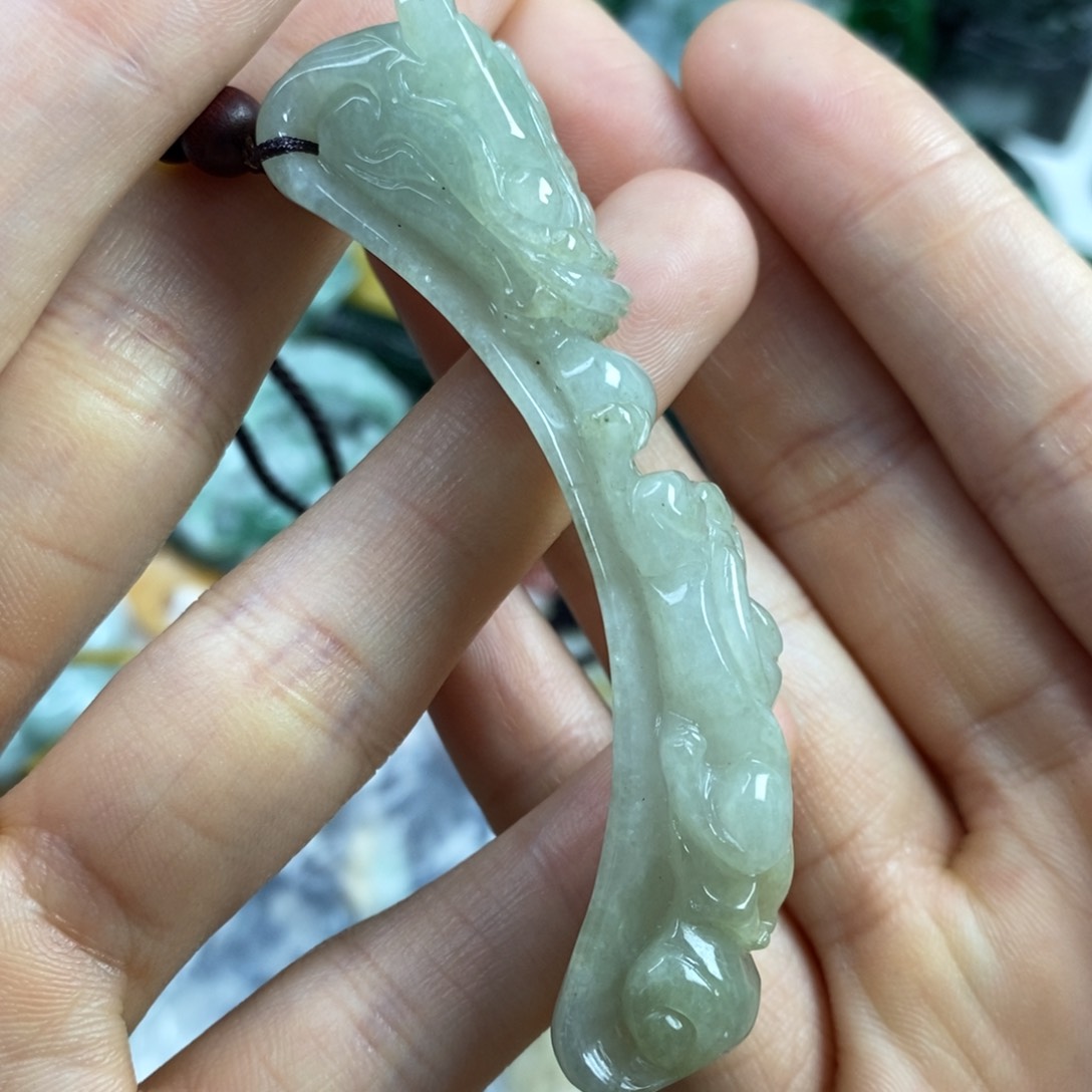 翡翠颈饰未镶嵌吊坠