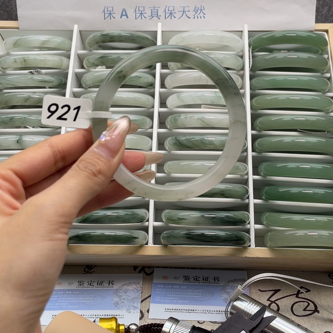 石英质玉未镶嵌手镯瑕921