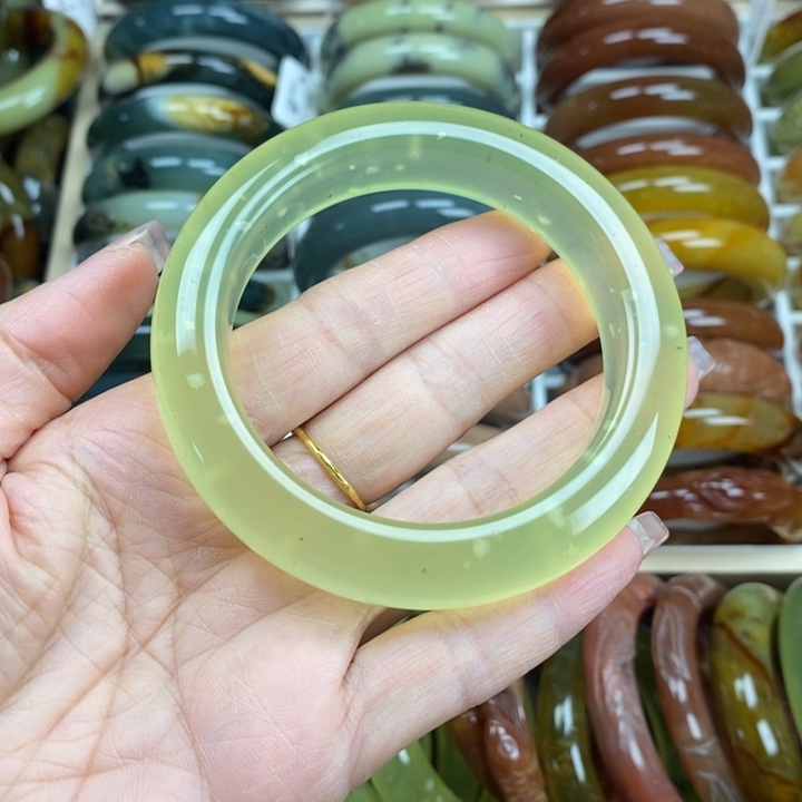 蛇纹石玉手镯未镶嵌60