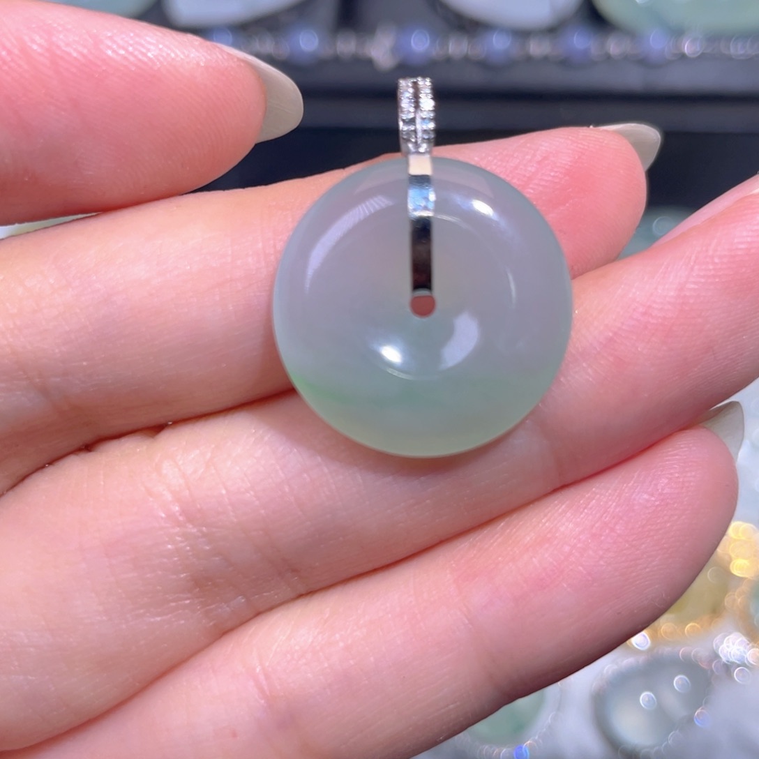 颈饰18K金镶嵌翡翠翡翠