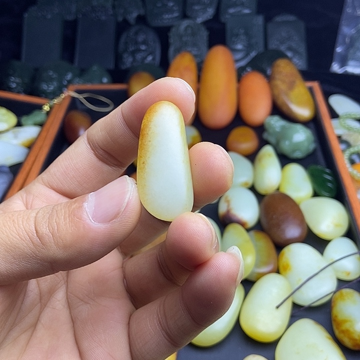 颈饰未镶嵌和田玉