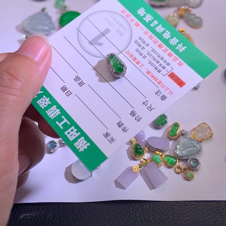 微***辣翡翠银S925镶嵌颈饰