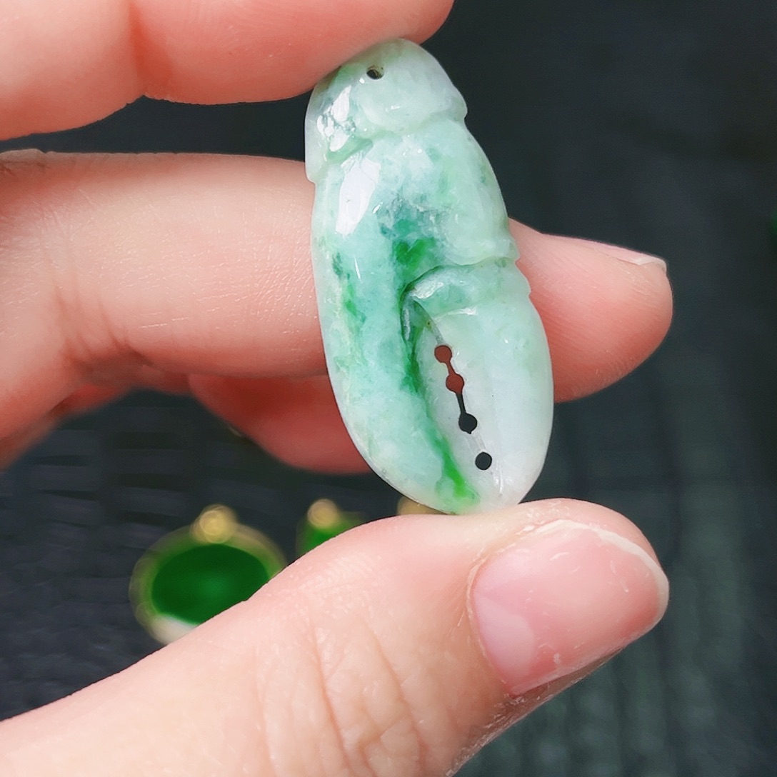 翡翠颈饰未镶嵌吊坠