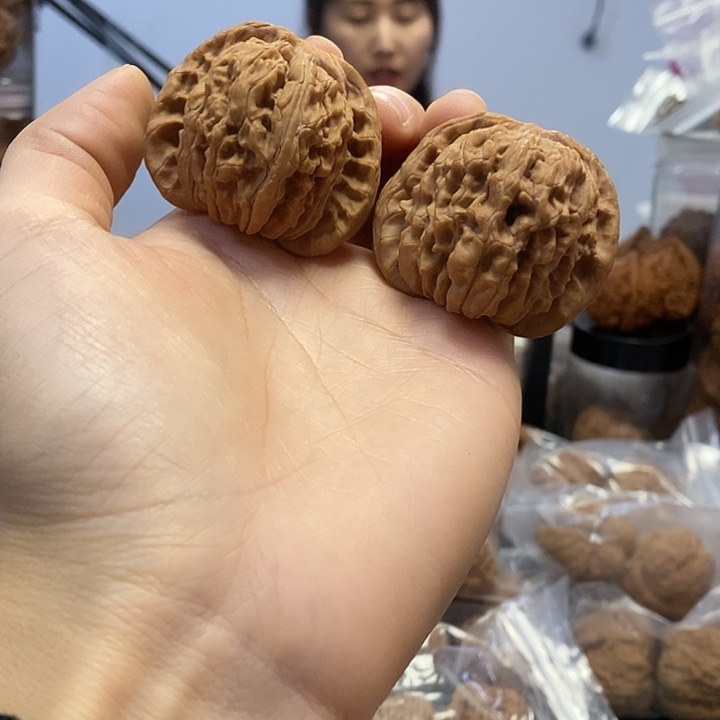 武***藏文玩核桃把件45四座楼红皮