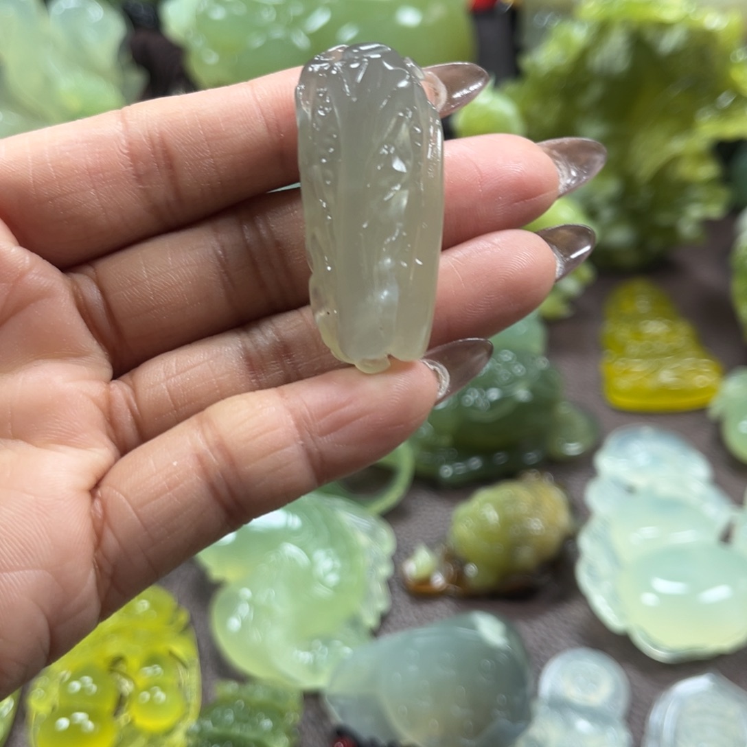 蛇纹石玉未镶嵌颈饰