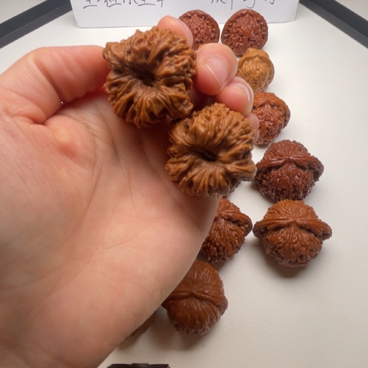 文玩核桃把件37尺凹底南疆石