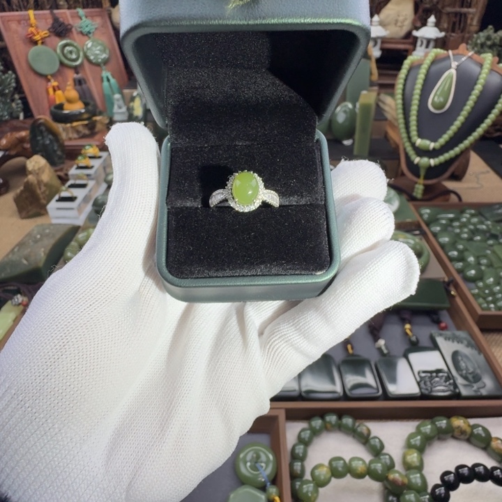 岫岩老玉（透闪石质玉）未镶嵌戒指
