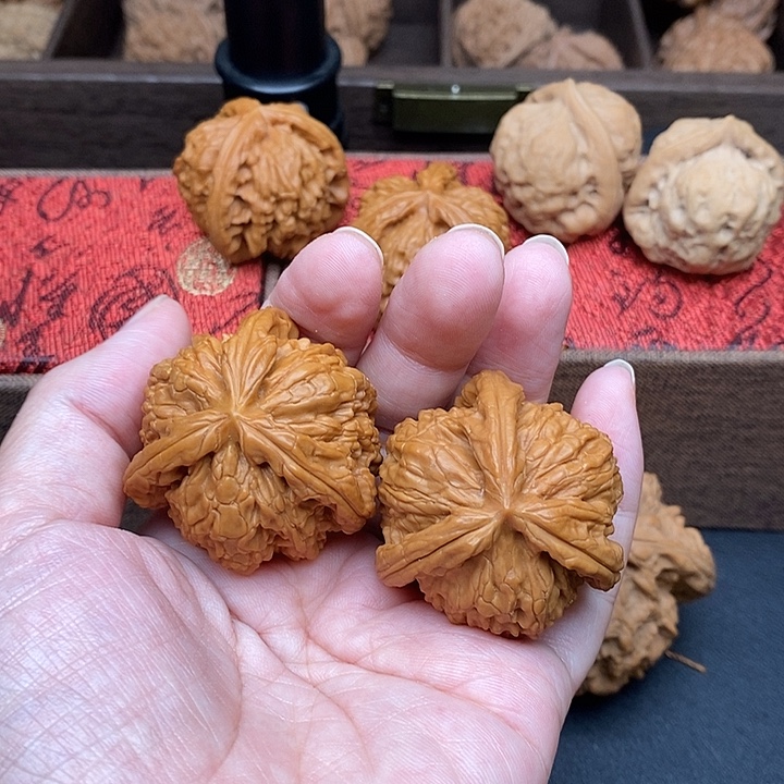 劉***）把件文玩核桃白奔