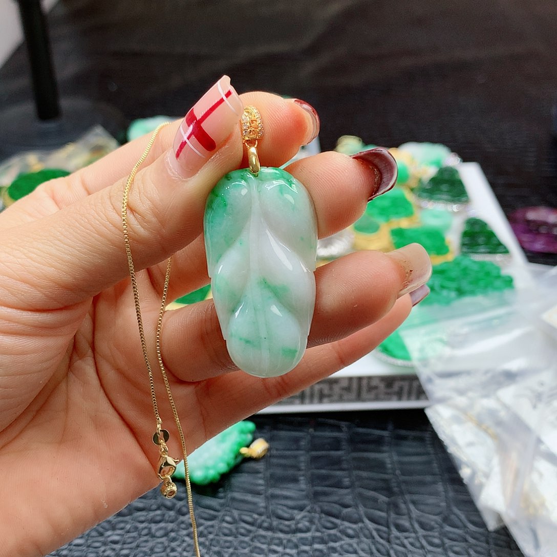 【闪购商品】翡翠吊坠(赠链)未镶嵌