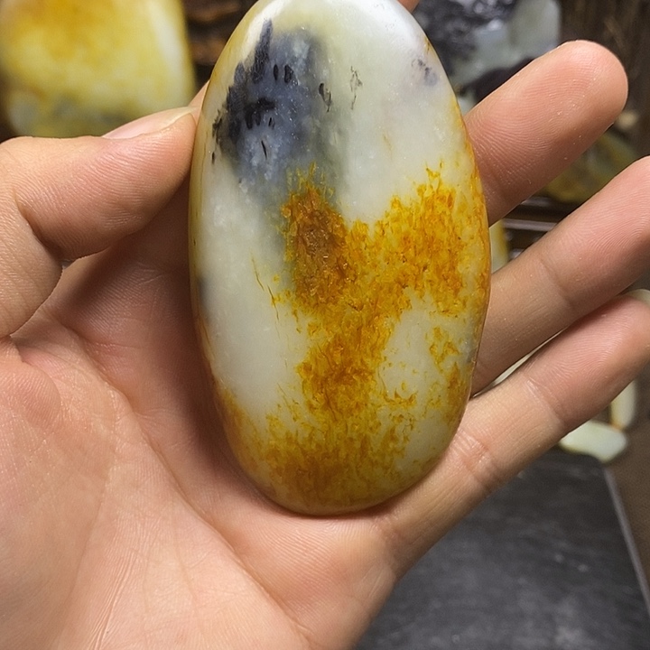 和田玉未镶嵌把件