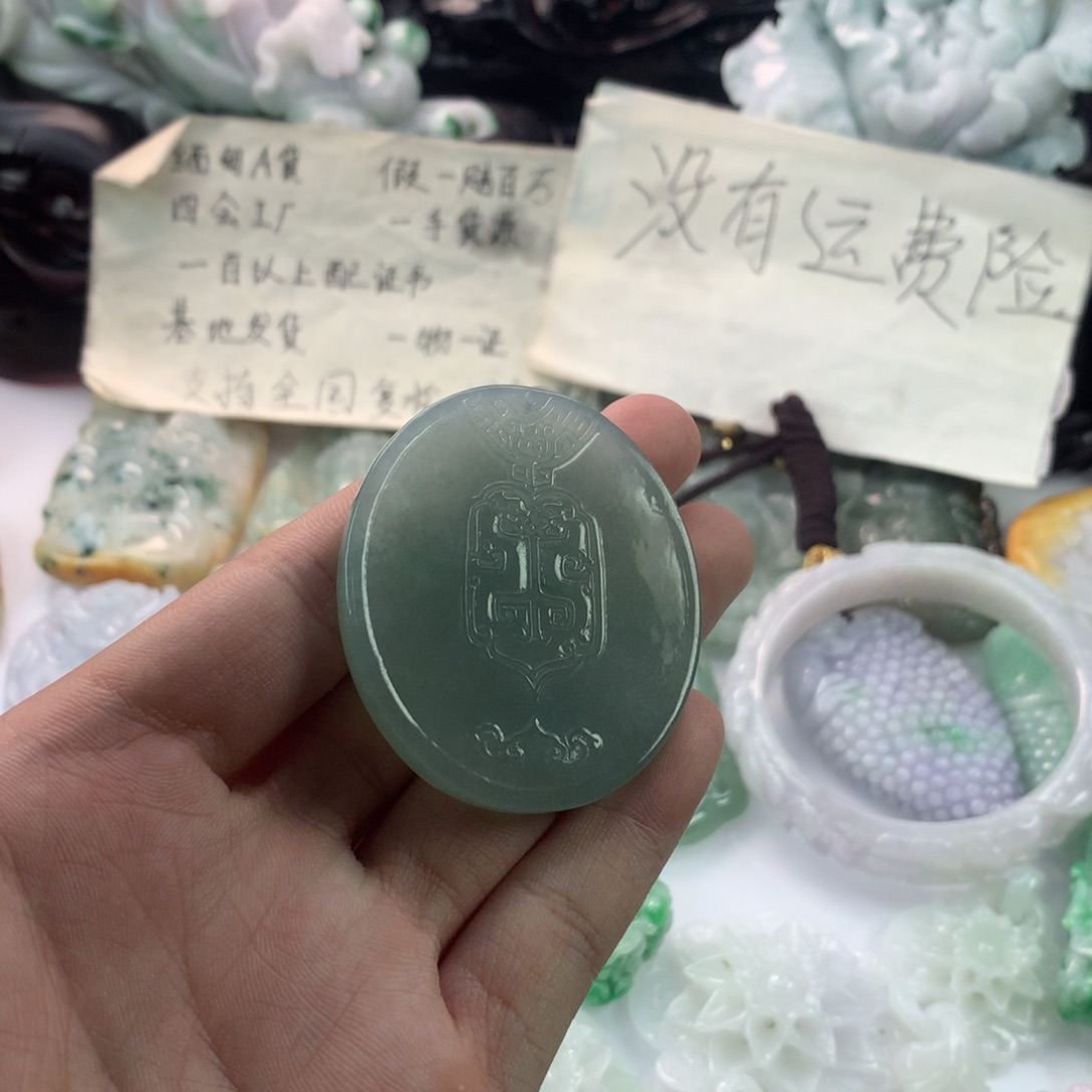 翡翠未镶嵌颈饰　