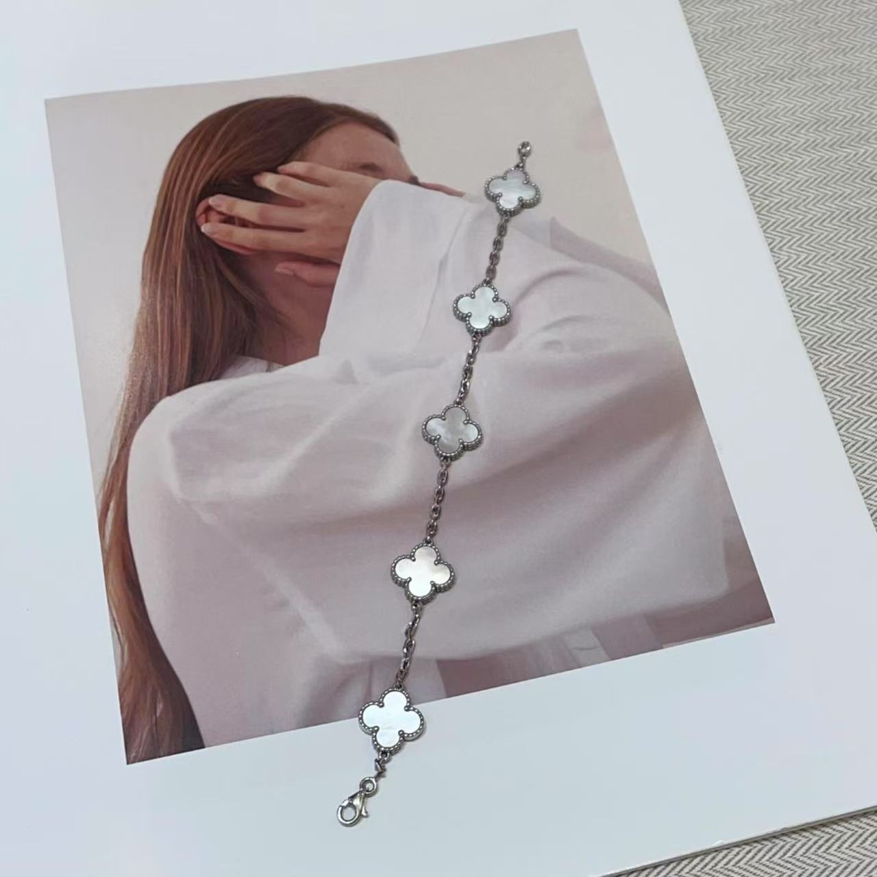 95新 梵克雅宝 GGS梵克雅宝五花白贝母银色手链老扣/44300999