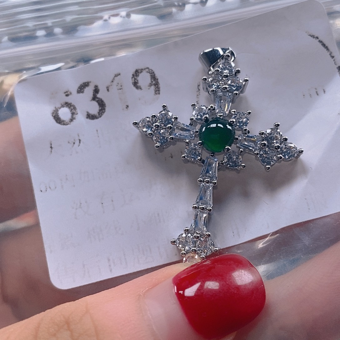 吊坠(不含链)未镶嵌翡翠