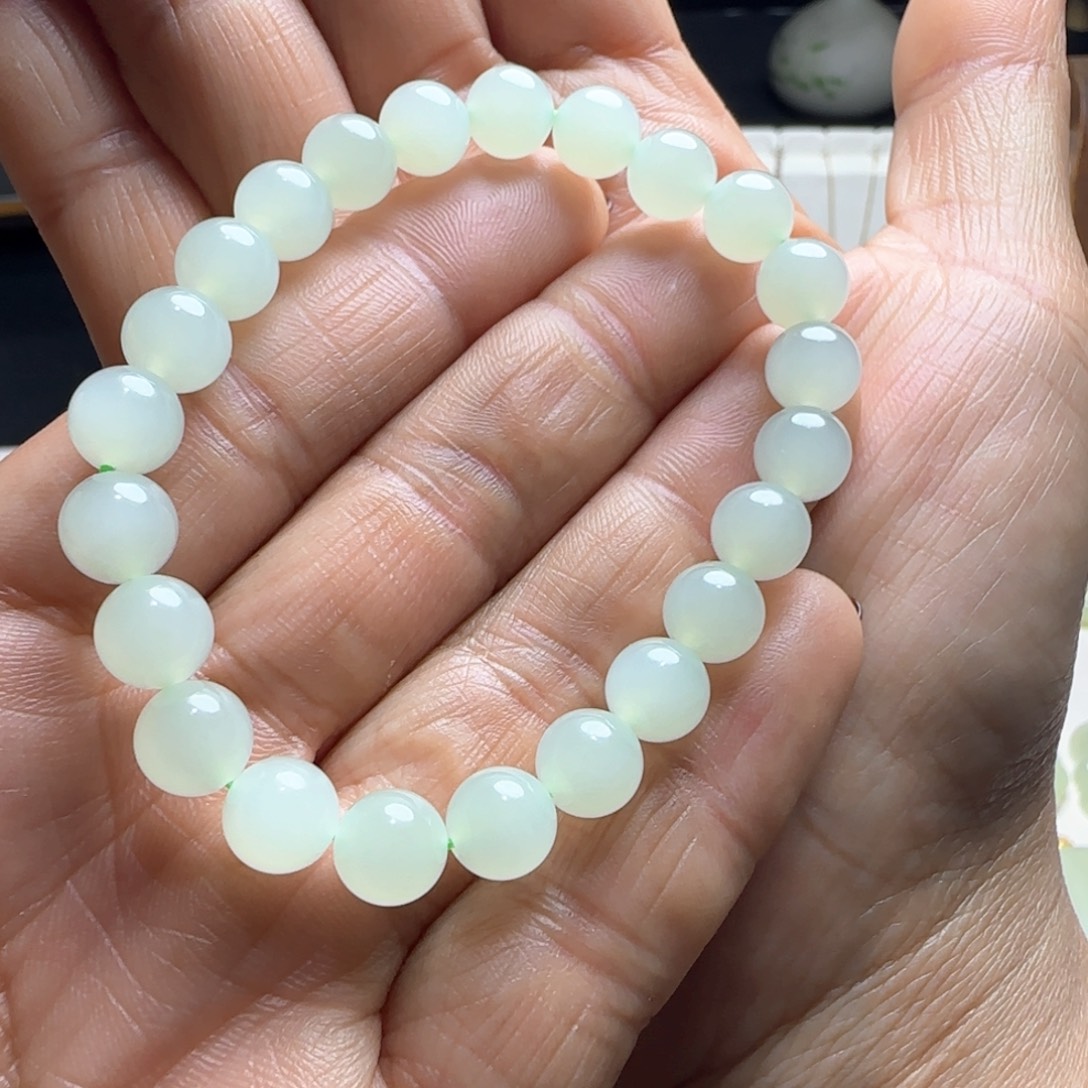 英***子和田玉未镶嵌手串