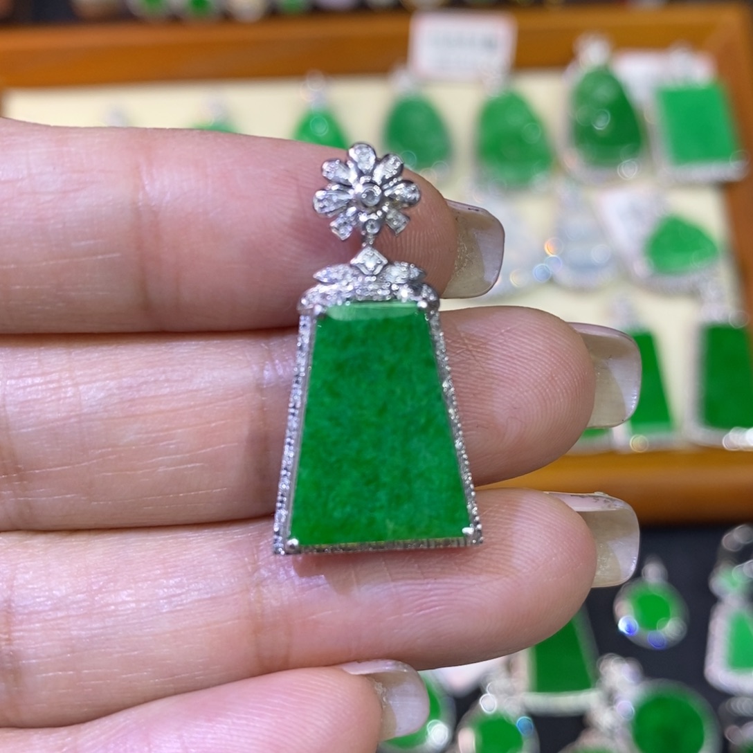 翡翠吊坠(不含链)18K金镶嵌吊坠