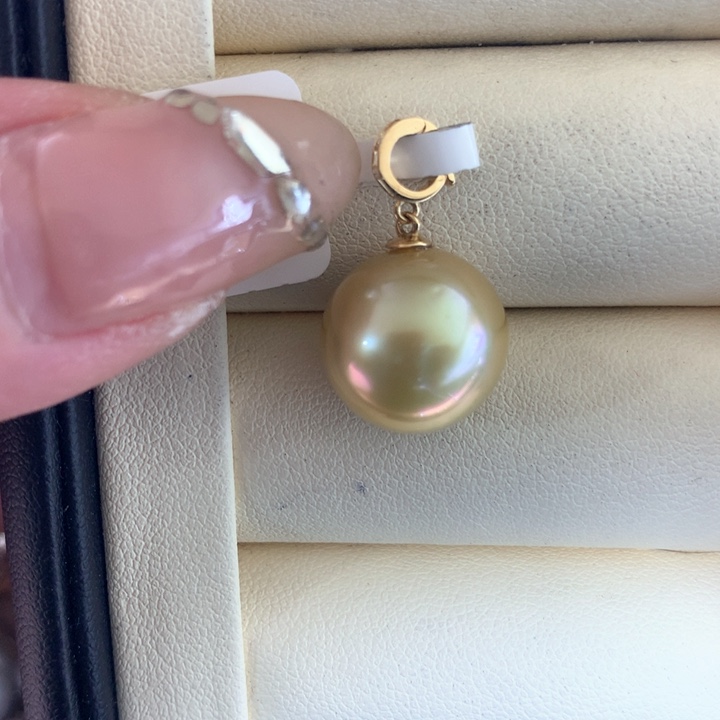 颈饰18K金镶嵌海水珍珠