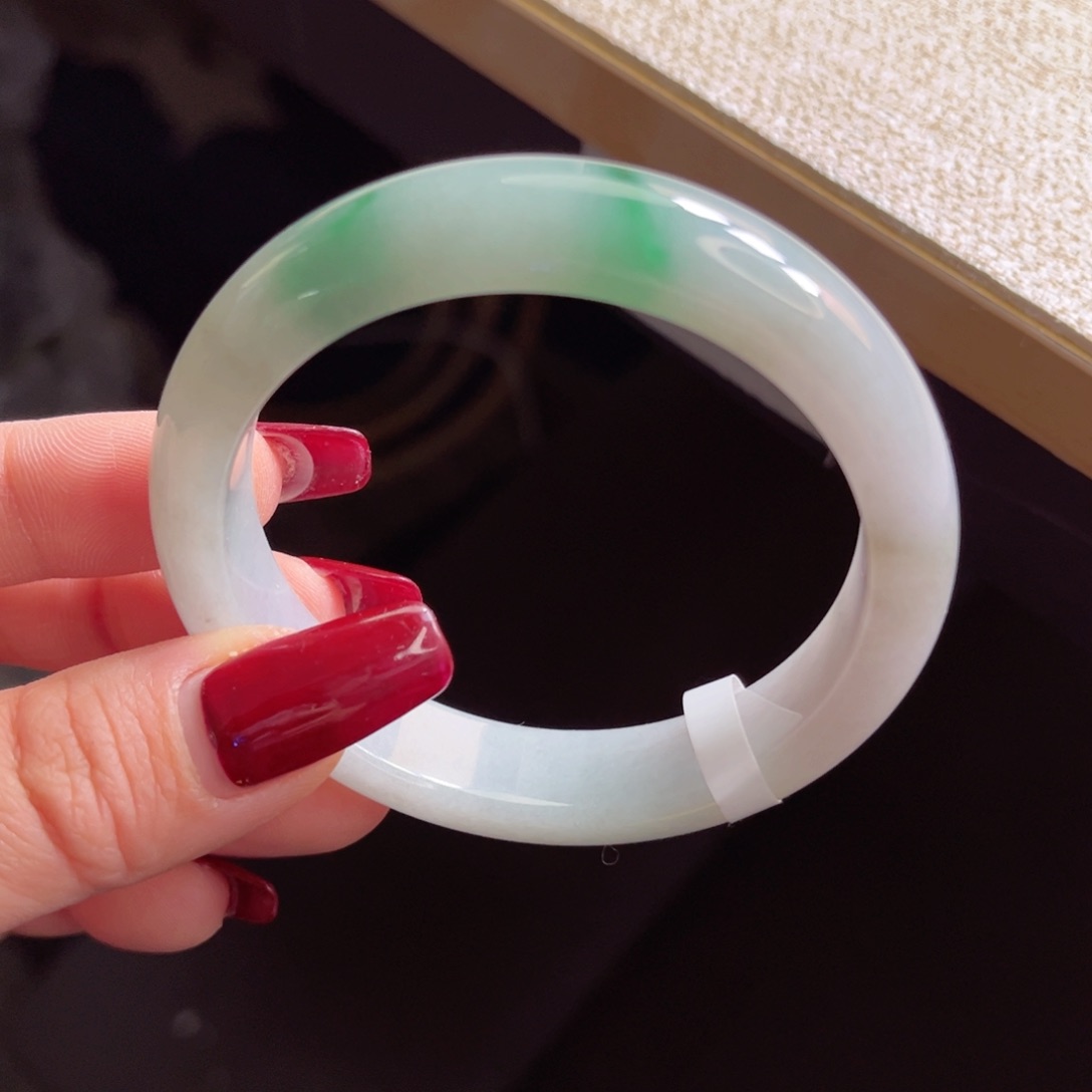 翡翠手镯未镶嵌手镯