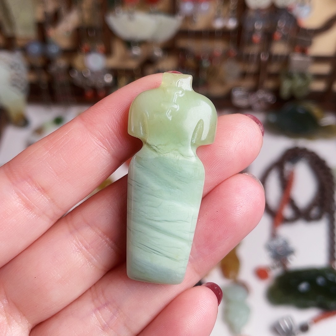 蛇纹石玉颈饰未镶嵌