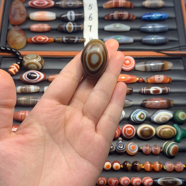 玛瑙/玉髓颈饰未镶嵌厚****孔