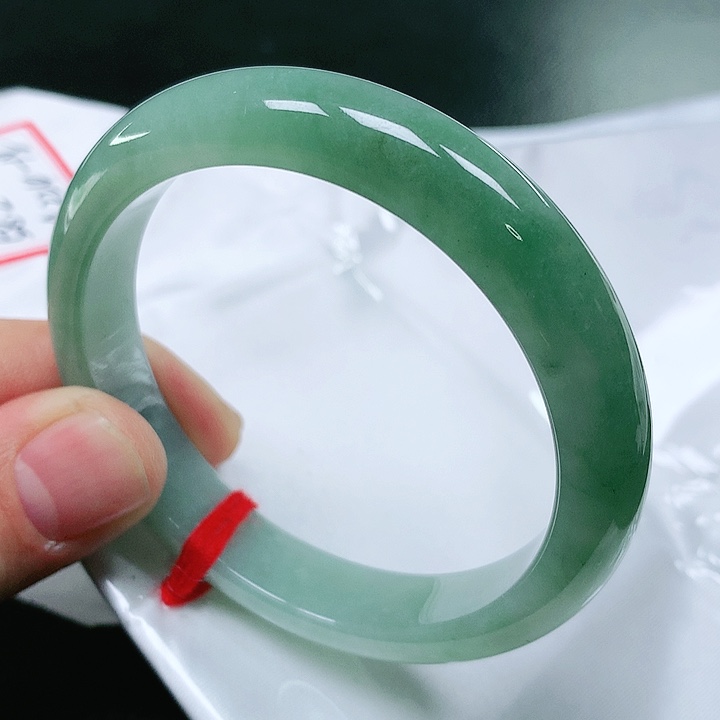 翡翠手镯未镶嵌翡翠手镯未镶嵌