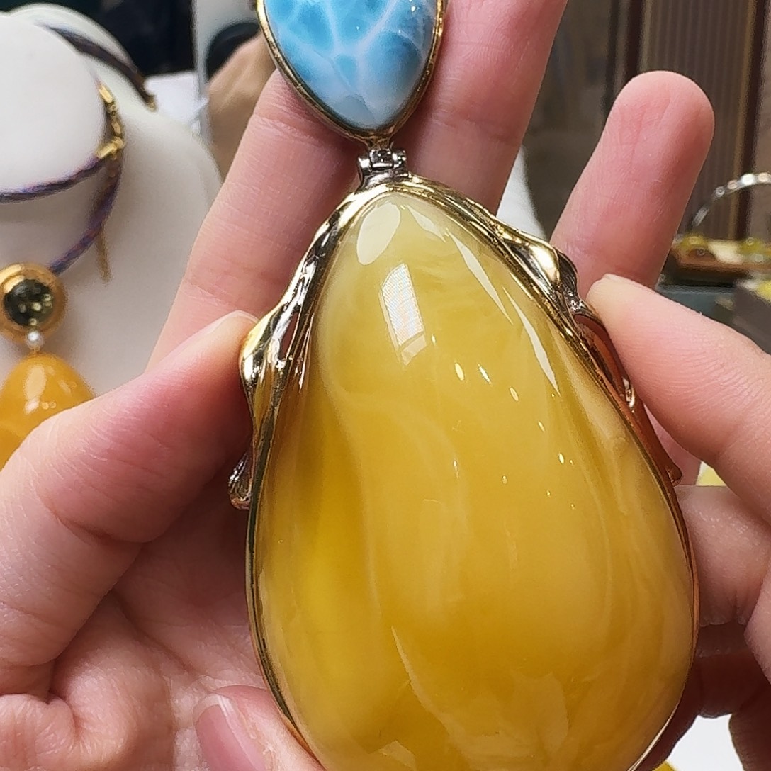 琥珀未镶嵌颈饰吊坠