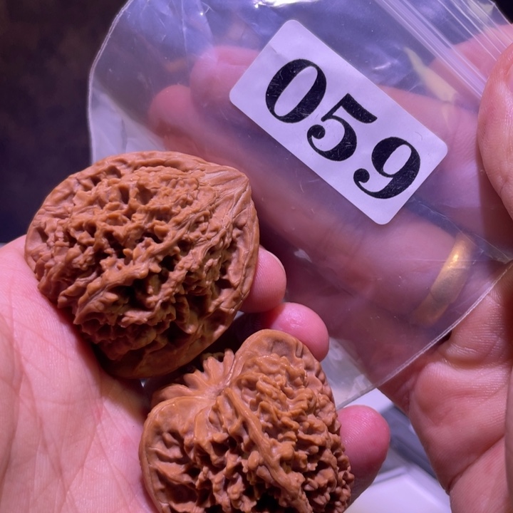 大***洋文玩核桃吊坠059满天星43尺