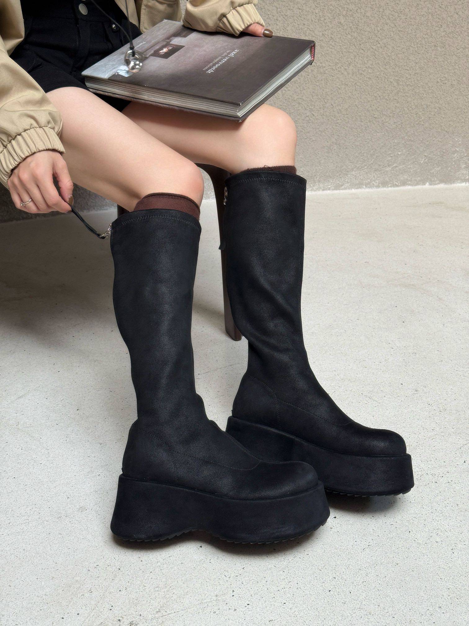 时尚小皮鞋秋季板鞋松糕底防水台平跟秋冬高筒靴女士399-9