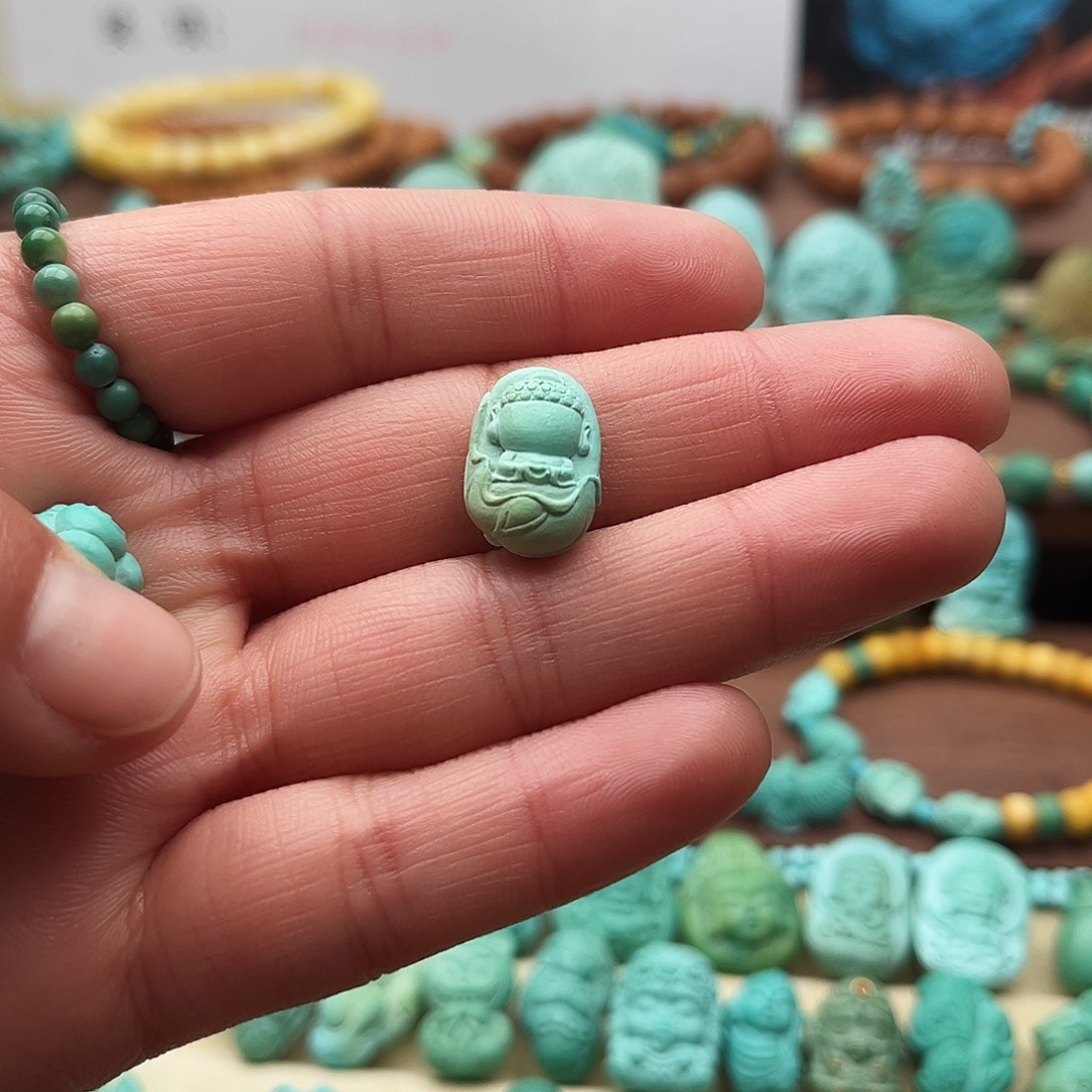 绿松石未镶嵌颈饰