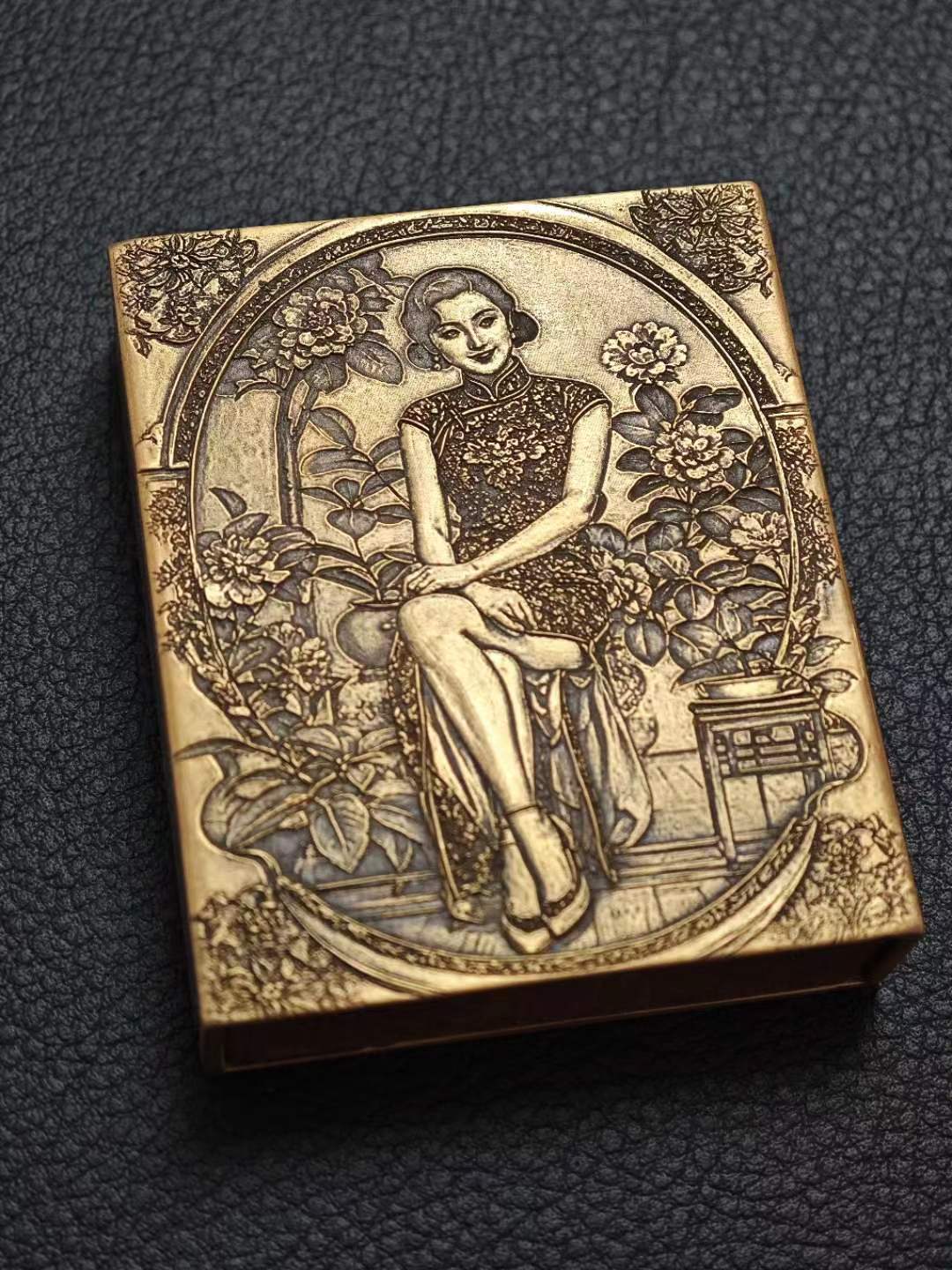 weibster 黄铜火柴盒 上海少妇-全身照