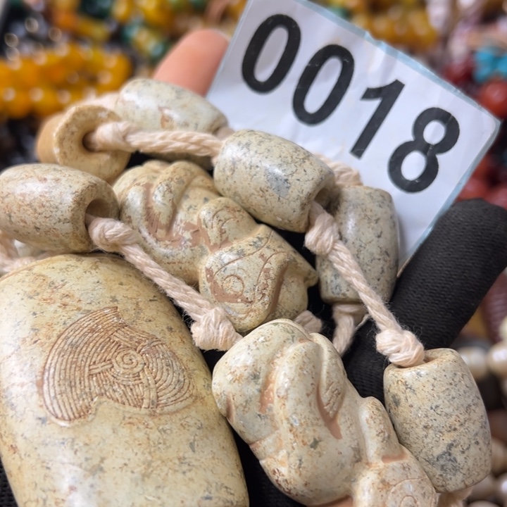 和田玉（糖玉）未镶嵌颈饰手**花