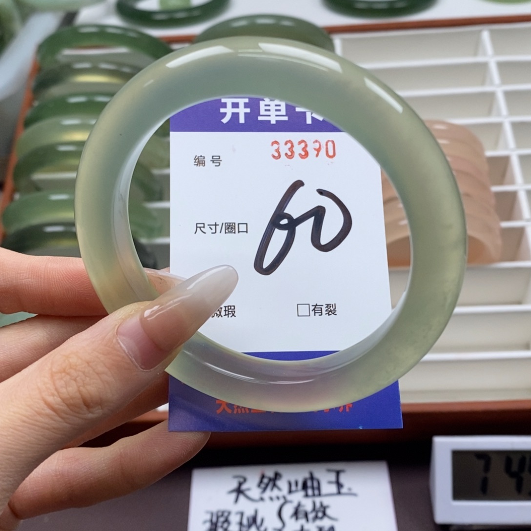 蛇纹石玉手镯未镶嵌