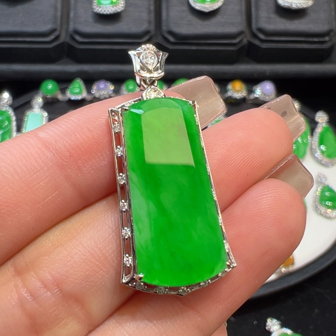 翡翠吊坠(不含链)18K金镶嵌收到货48小时鉴赏期