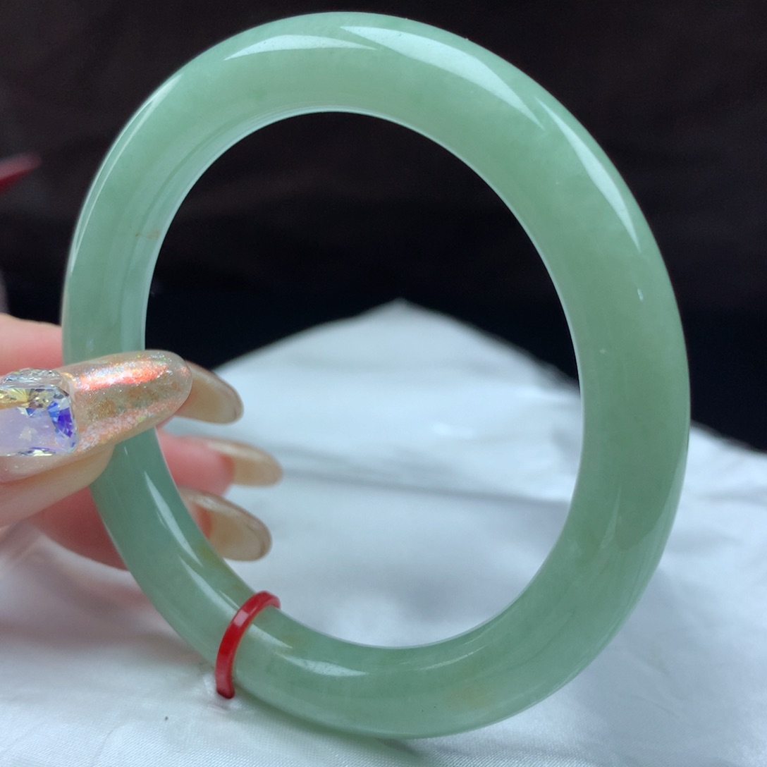 翡翠手镯（圆镯）未镶嵌小**?23081，