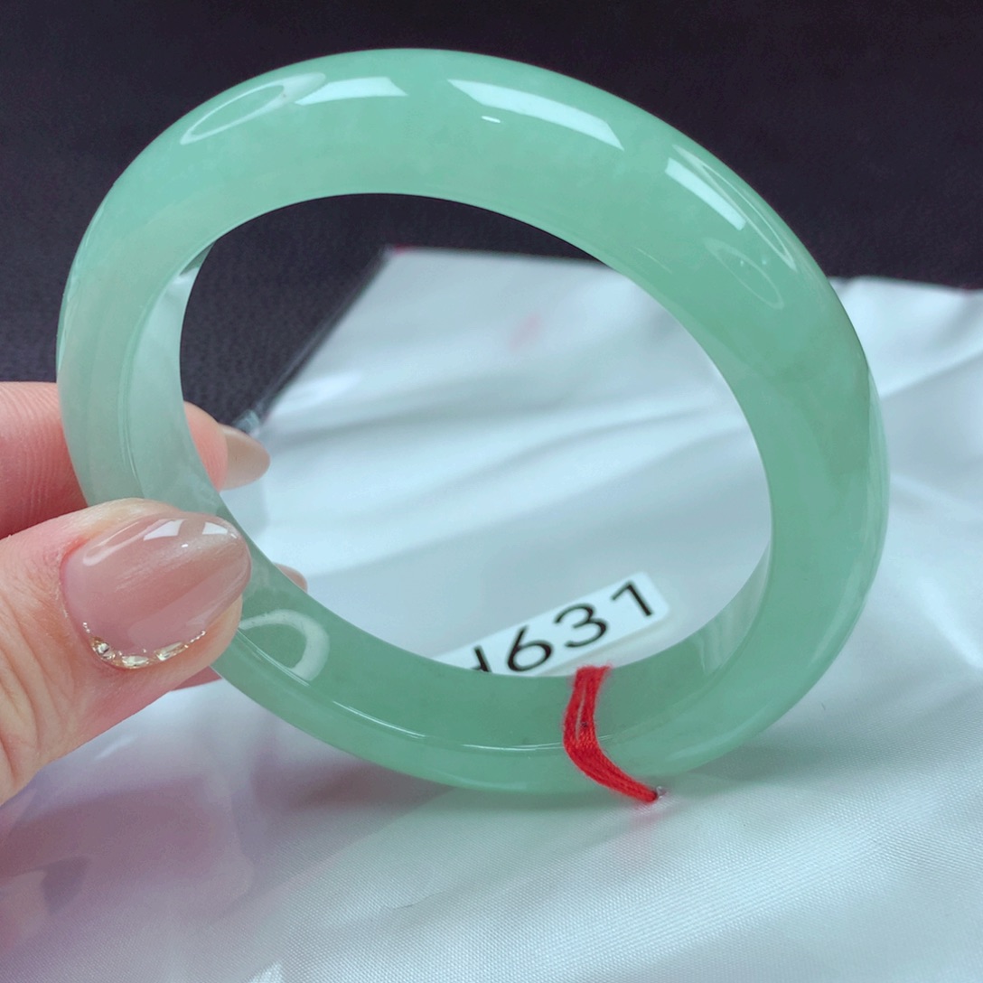 翡翠手镯未镶嵌手镯88