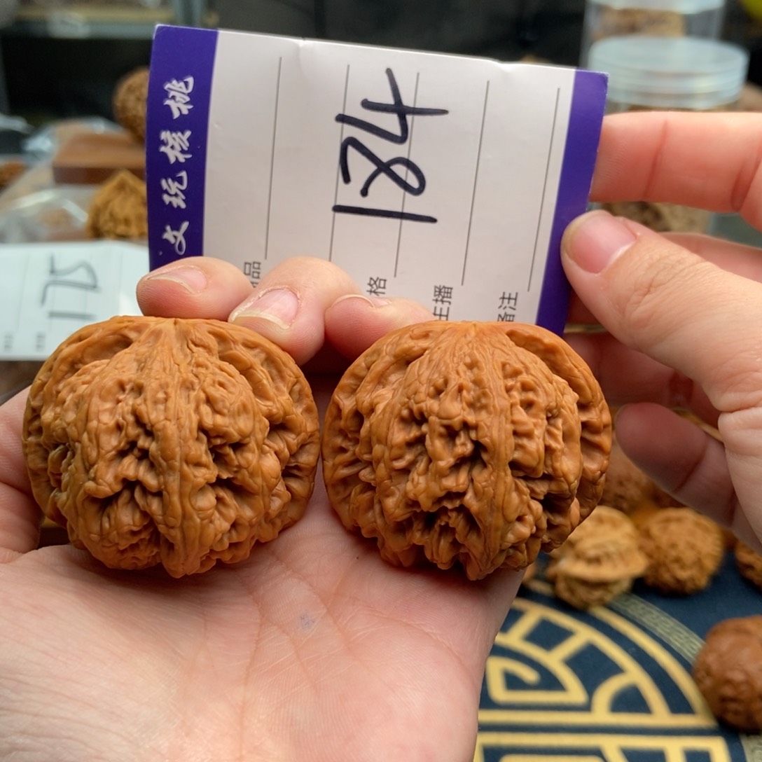 文玩核桃吊坠46粗筋