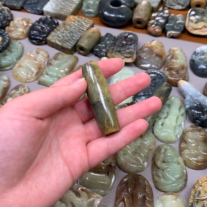 岫岩河磨玉（透闪石质玉）挂件未镶嵌一***?