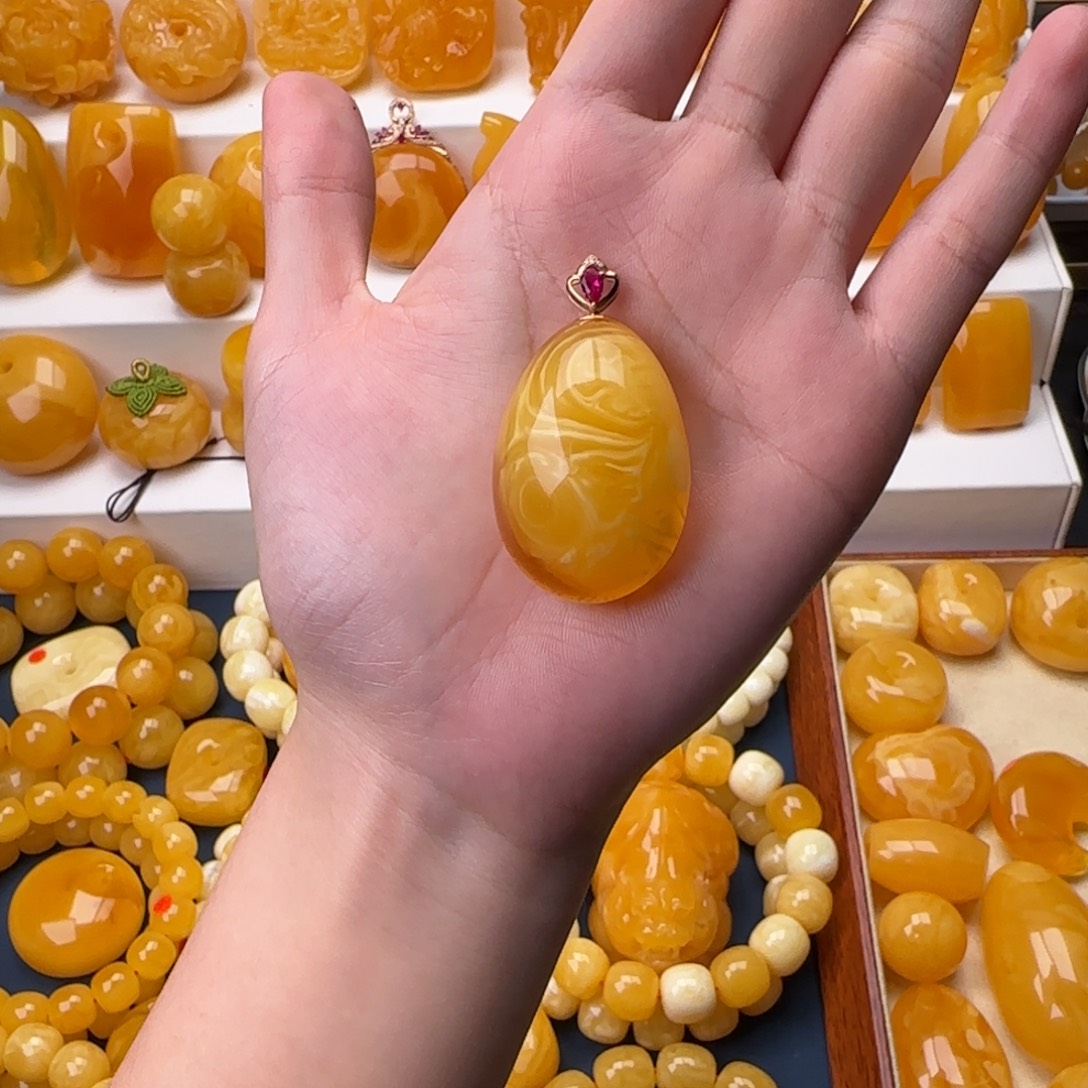 下***虹琥珀未镶嵌颈饰水滴
