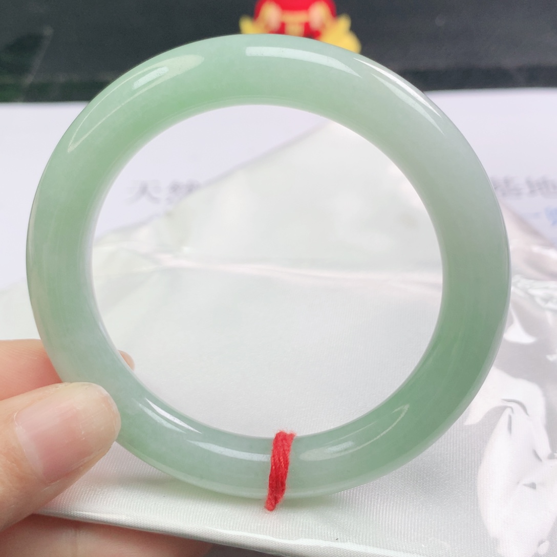 翡翠未镶嵌手镯（圆镯）