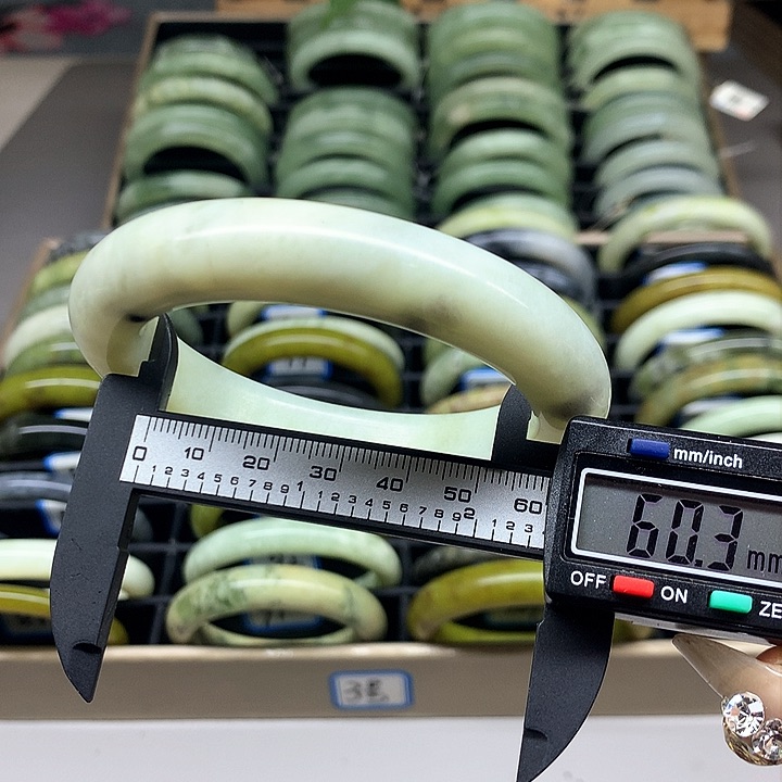 未镶嵌蛇纹石玉手镯99