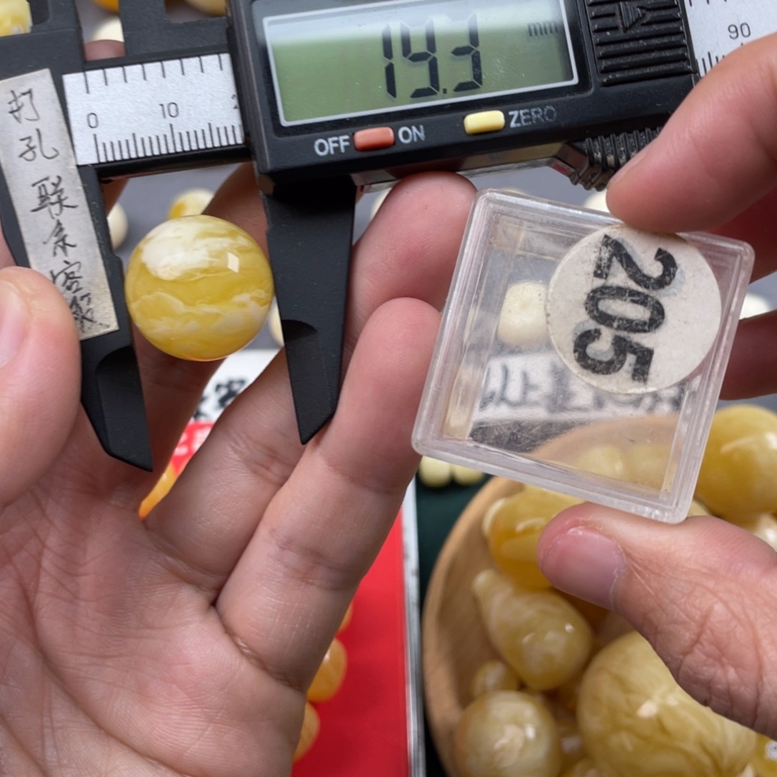 蜜蜡珠宝奇石未镶嵌