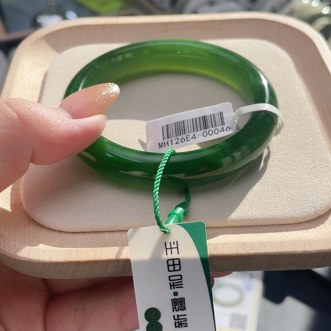 和田玉未镶嵌手镯