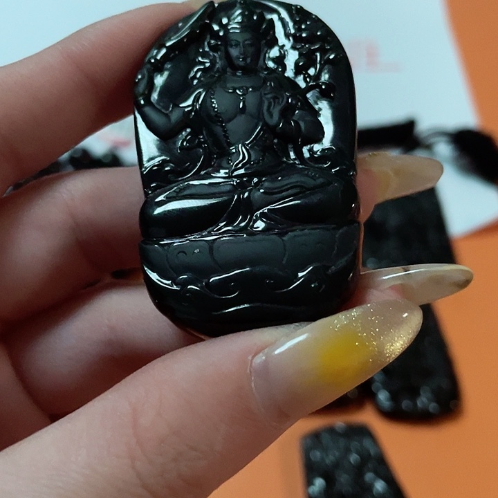 翡翠颈饰未镶嵌巴**宗