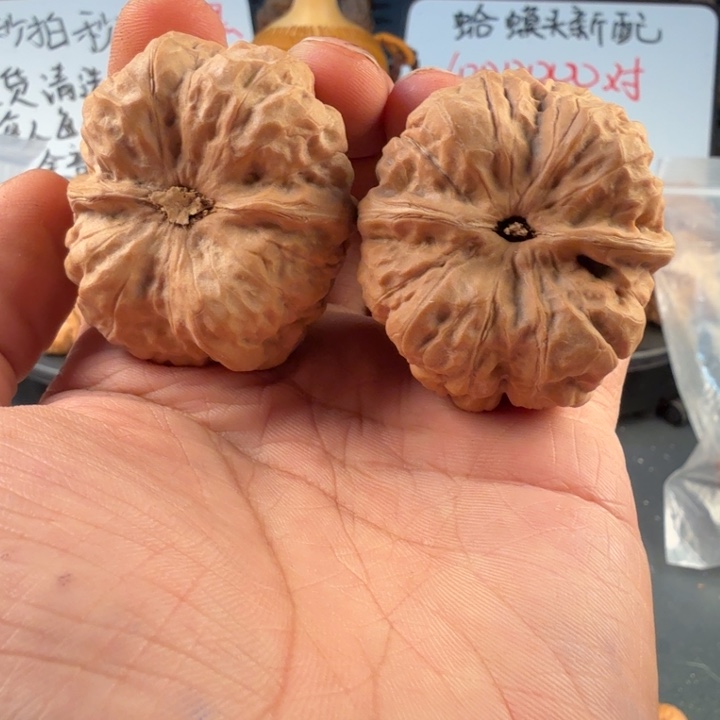 秃***司文玩核桃吊坠蛤蟆的眼睛是真的好看