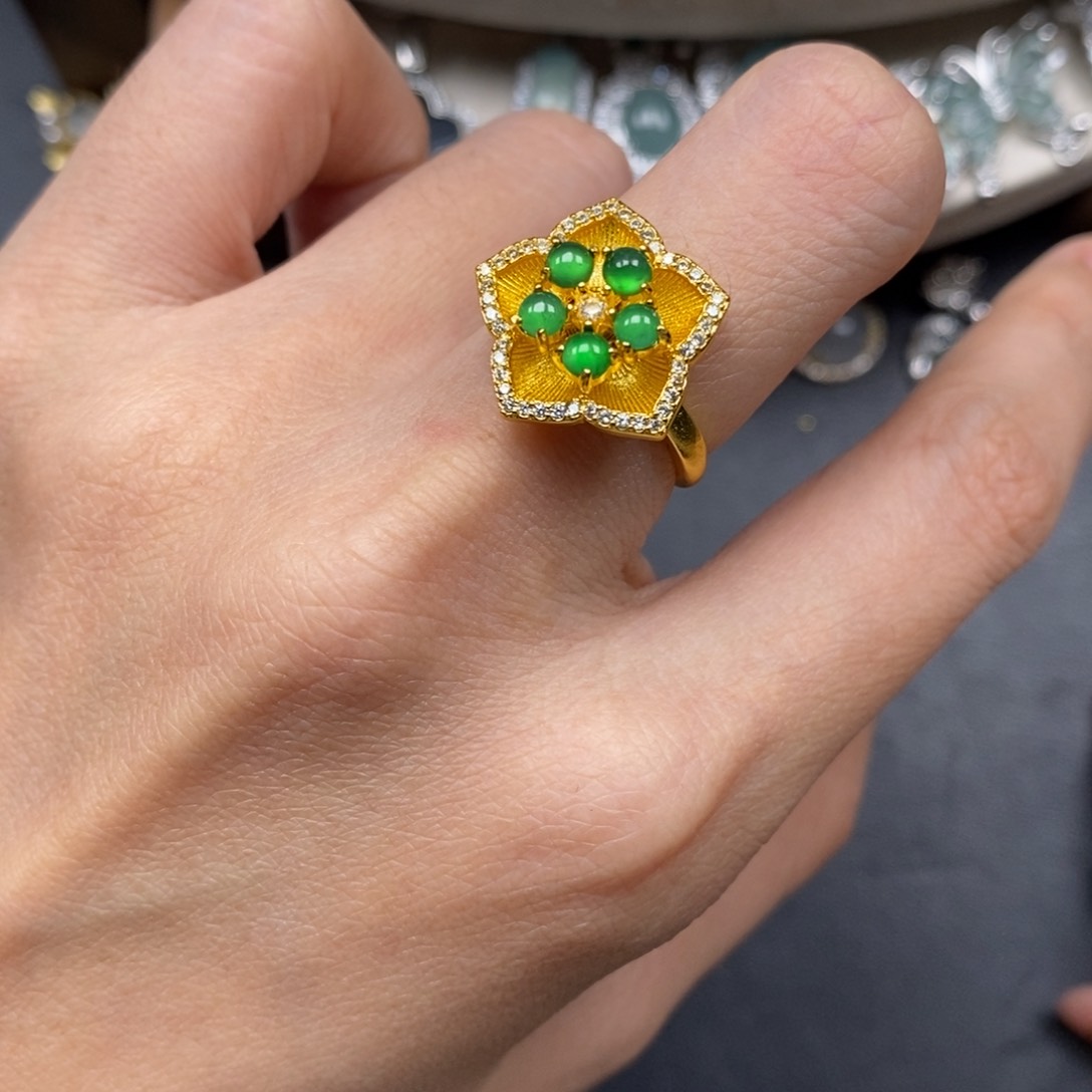 翡翠颈饰未镶嵌翡翠